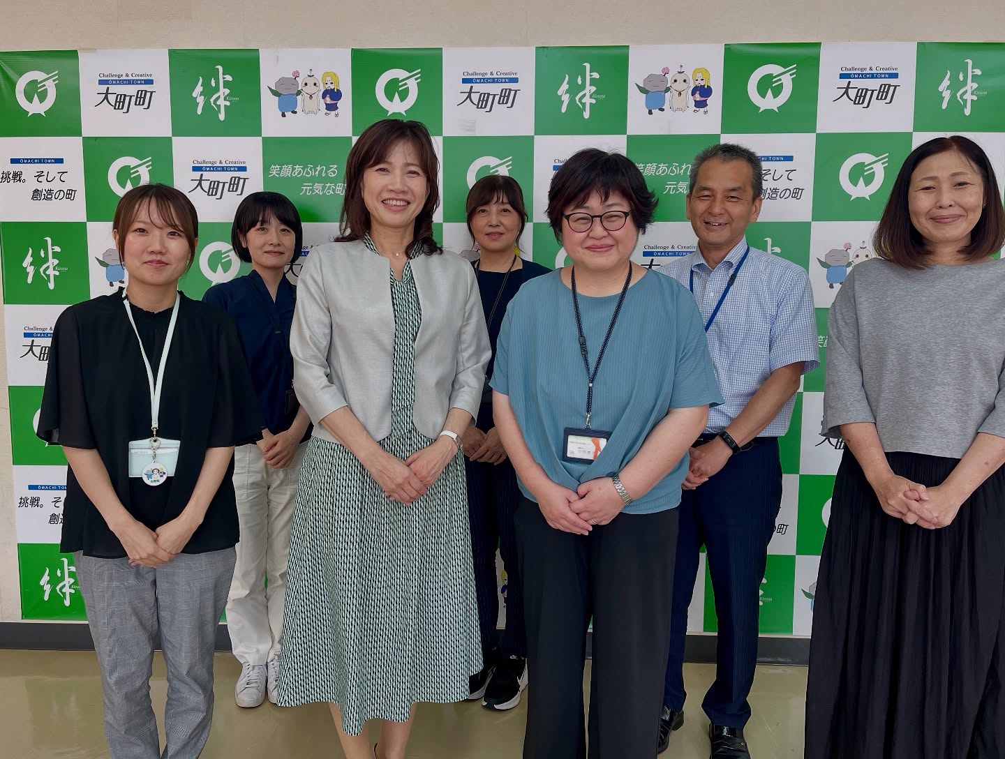 7人、テキストの画像のようです